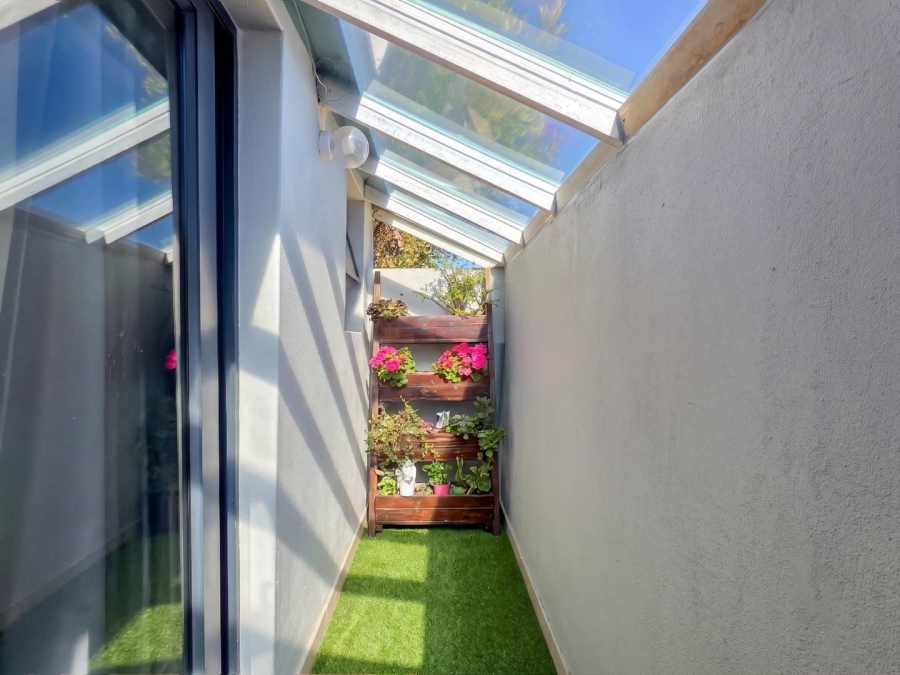 2 Bedroom Property for Sale in Sea Point Western Cape